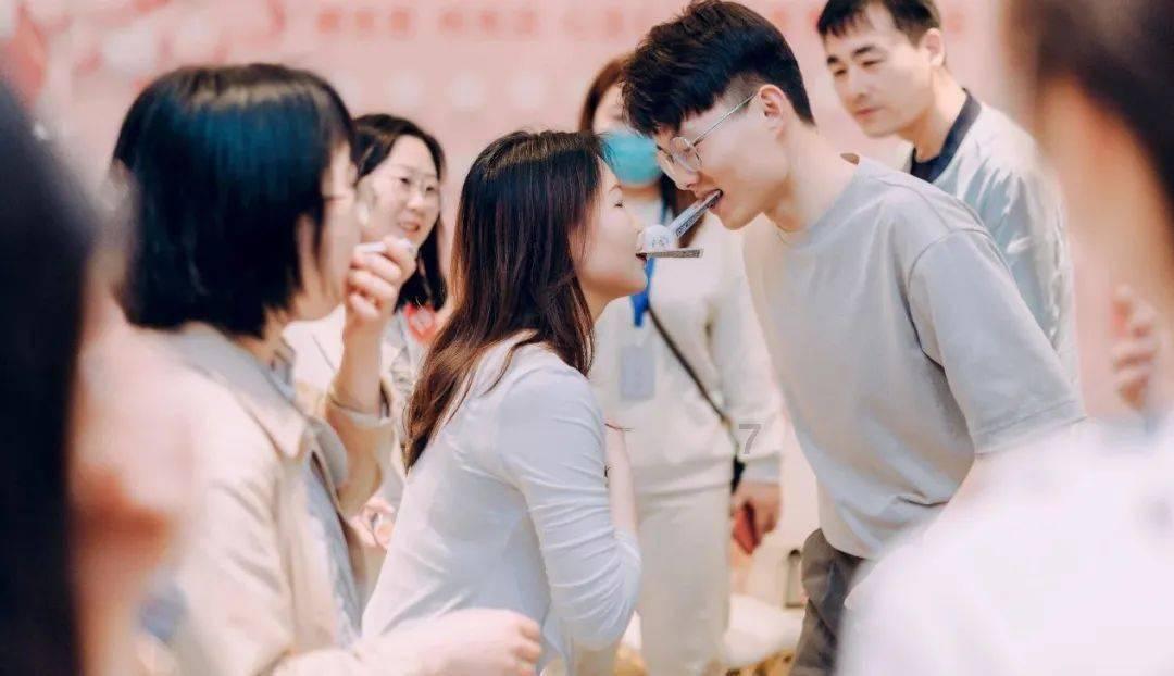 大学里面怎么谈恋爱？游戏画面